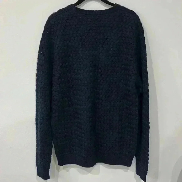 Men’s knit - Picture 2 of 2